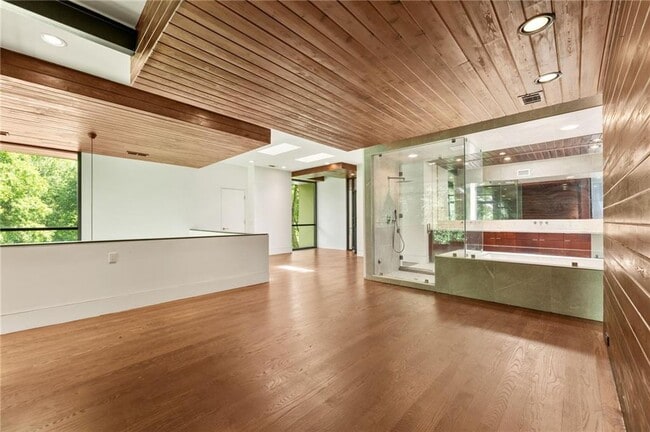 Building Photo - 2105 Fairhaven Cir NE