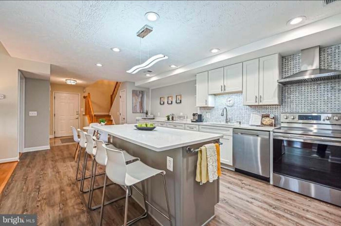 Building Photo - 12001 Ridge Knoll Dr