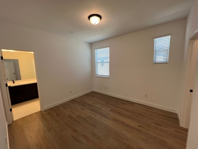 Building Photo - 4 Bed / 3 Bath | Crocker Village Home Available Now