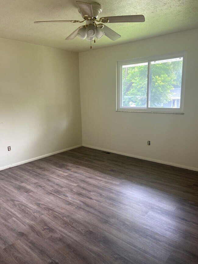 Building Photo - ChurchStS365