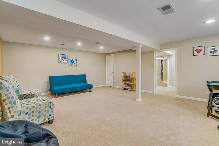 Building Photo - 8651 Cromwell Dr