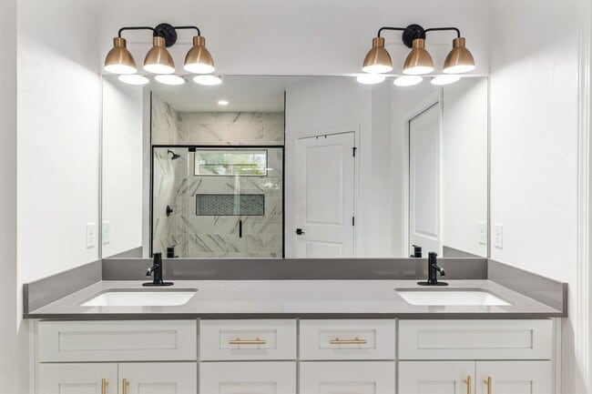 Building Photo - 4 BED 2 BATH in GRAND OAKS