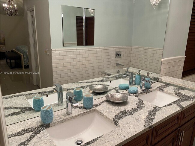 Building Photo - 13647 Barberry Dr