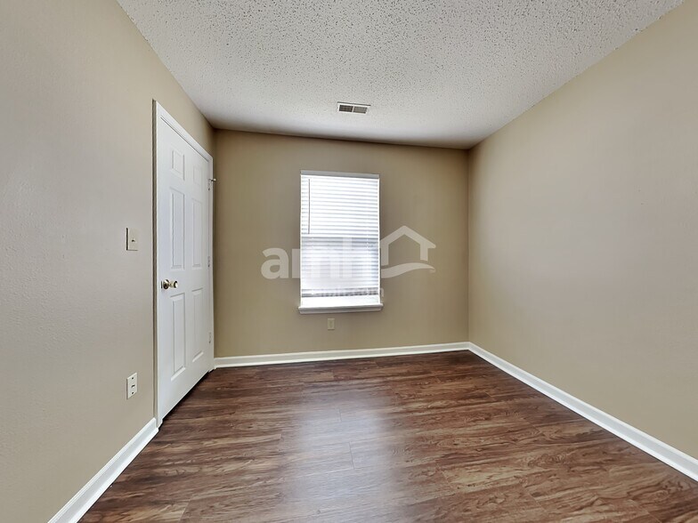 Building Photo - 15260 Fawn Meadow Dr