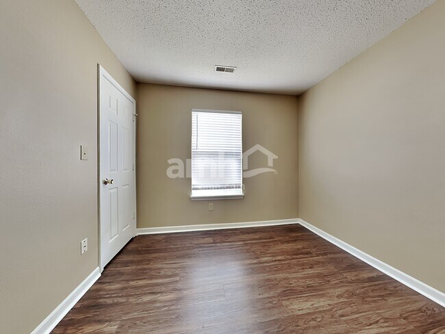 Building Photo - 15260 Fawn Meadow Dr