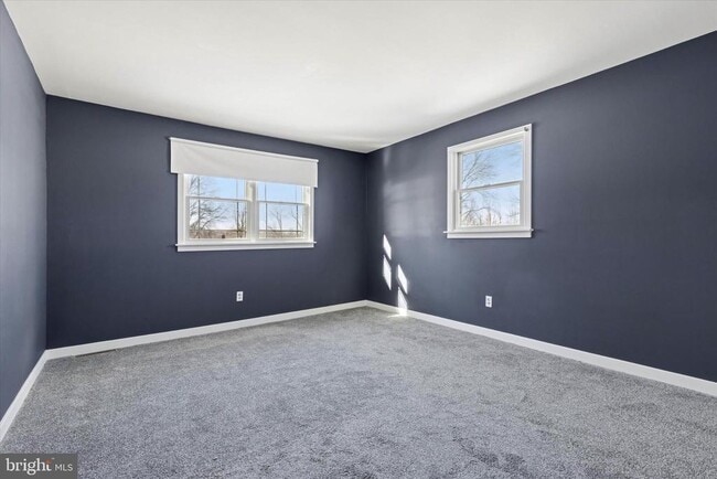 Building Photo - 17 McLaughlin Dr