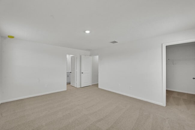 Building Photo - 575 Salisbury Cir