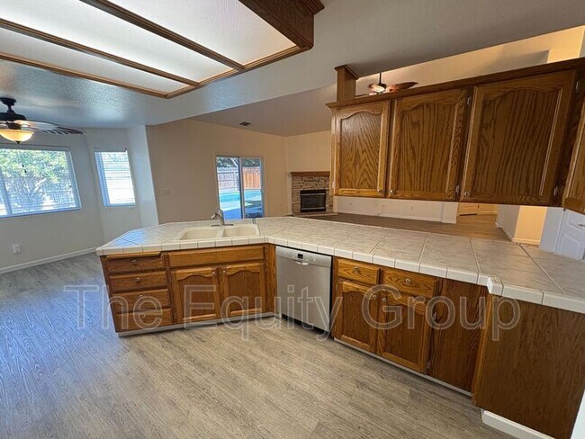 Building Photo - 2322 E Beech Ct