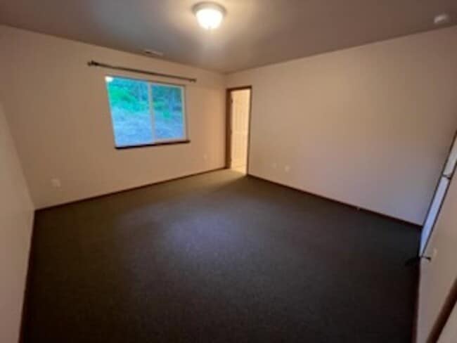 Building Photo - 3 bedroom Rambler off of Agate