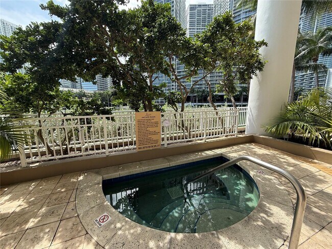 Building Photo - 801 Brickell Key Blvd