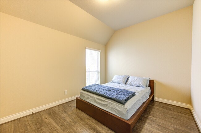 Building Photo - 2603 Night Song Dr