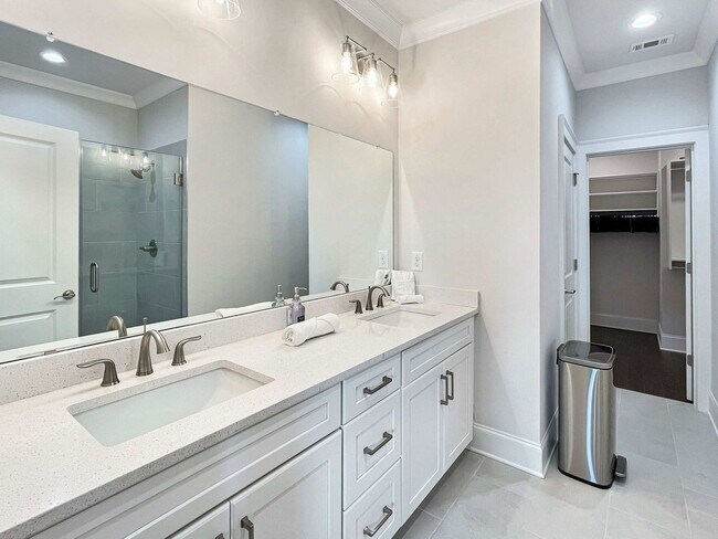 Building Photo - 401 Upper E Ave