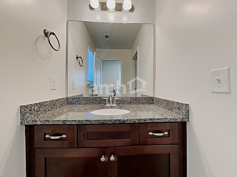 Building Photo - 136 Cobblestone Dr