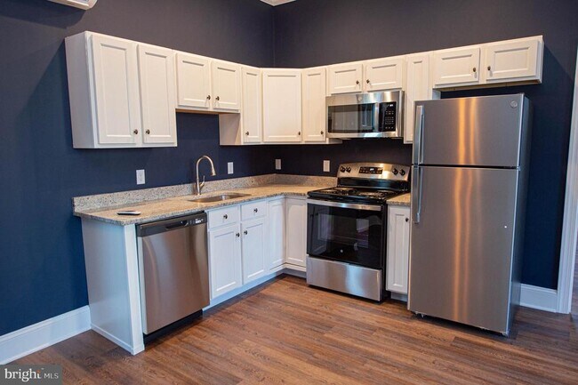 Building Photo - 106 Colonial Ct