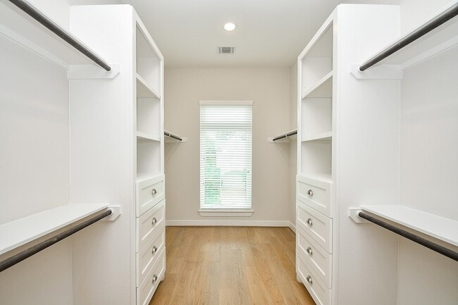 Building Photo - 2315 Peckham St