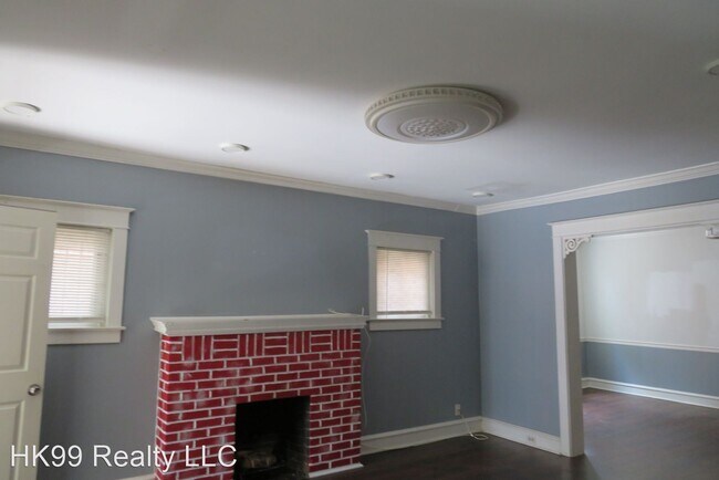 Building Photo - 3 br, 1.5 bath House - 7032 Walker St.