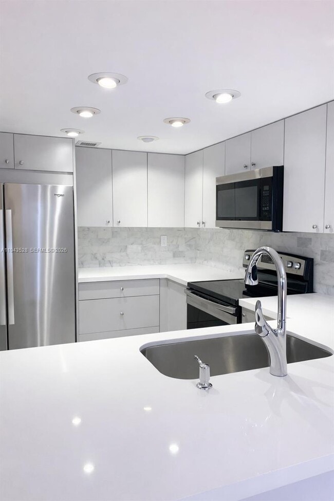 Building Photo - 9033 SW 123rd Ct