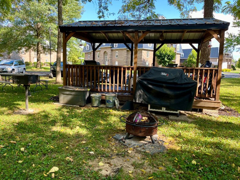 Building Photo - 105 Freeman Green Dr