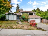 Building Photo - 3 Bed and 2 Bath Single-family Home is Ava...