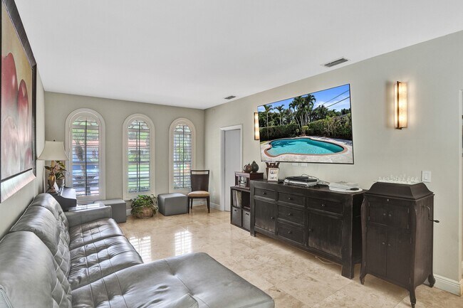 Building Photo - 1534 Palancia Ave