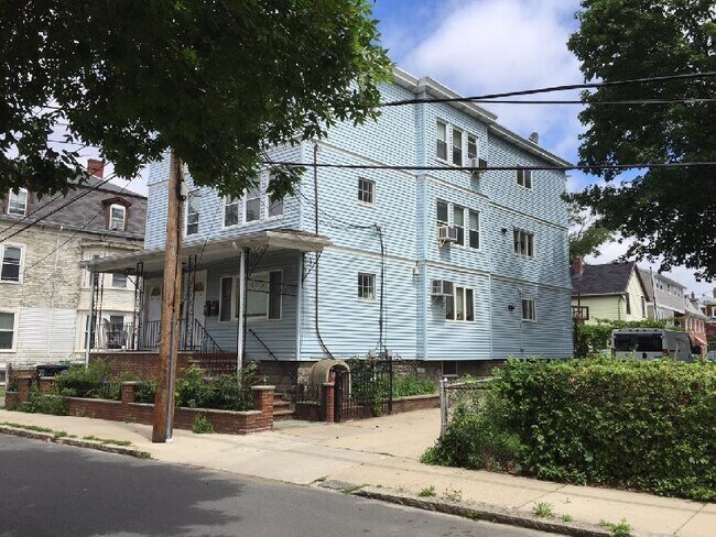Building Photo - 121 Perkins St