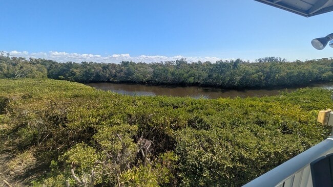 Building Photo - Seasonal/short term 2/2 vacation condo close to Anna Maria