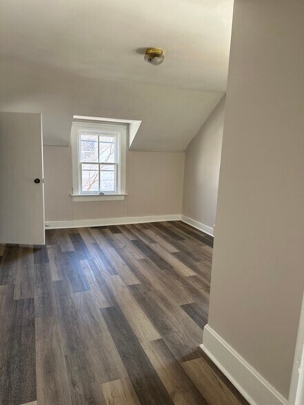 Livingroom - 200 E 9th St