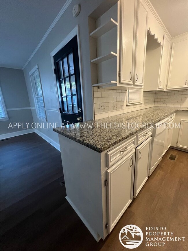 Building Photo - Renovated 3-Bedroom, 2-Bathroom Home with ...