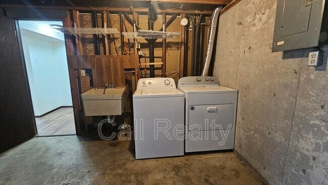 Building Photo - 3718 E 22nd Ave