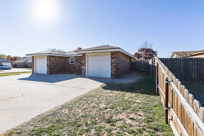 Building Photo - MOVE IN SPECIAL - HALF OFF 1ST MONTH RENT. Newly Remodeled Modern 2 bedroom with a garage