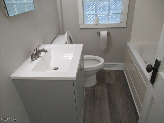 Building Photo - 3754 W 130th St