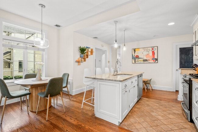 Building Photo - 39 Hillcrest Ave