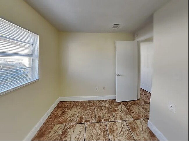 Building Photo - 5435 Lily St