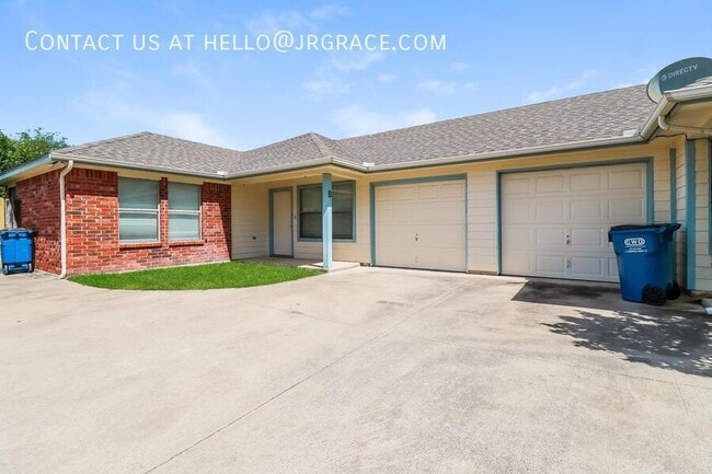 Primary Photo - 136 Stewart Bend Ct