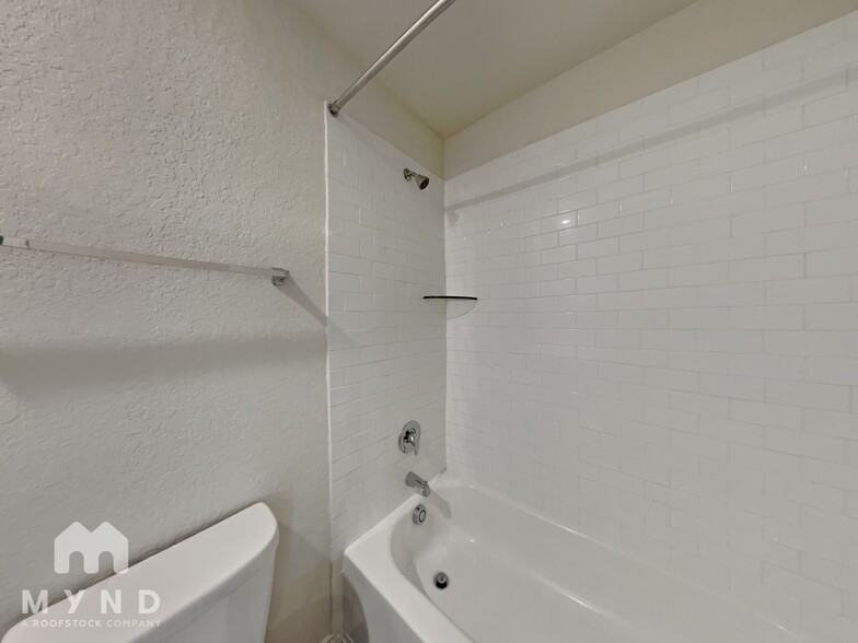 Building Photo - 707 Wild Olive Wy
