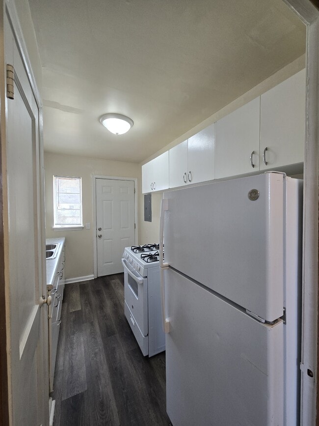 Building Photo - 722 S Hunter