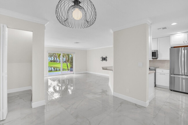 Building Photo - 16207 Sierra Palms Dr