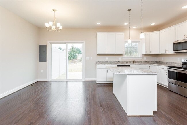 Building Photo - Modern Luxury Townhouse