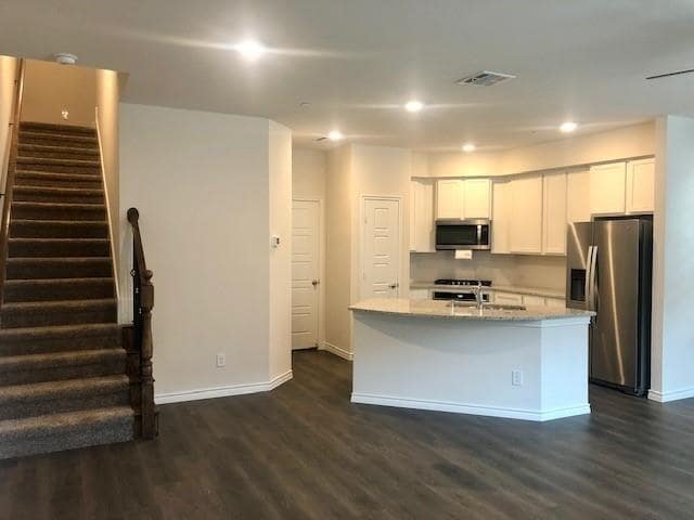 Building Photo - 2456 Klamath Dr