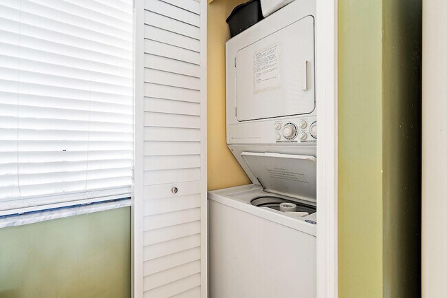 Building Photo - 353 S US Hwy 1