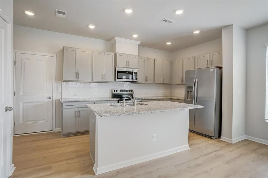 Building Photo - Cedar Ridge Townhomes
