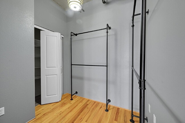 Building Photo - $2,445.00, 1 bed, 1.5. bath located in Denver