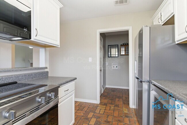 Building Photo - 14971 Camp Ln