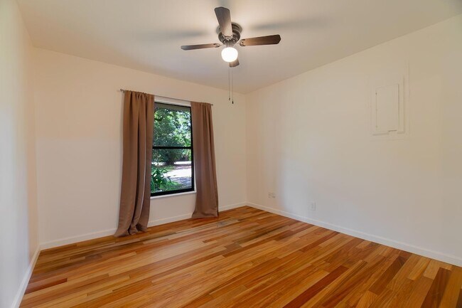 Building Photo - 11735 150th Ct N