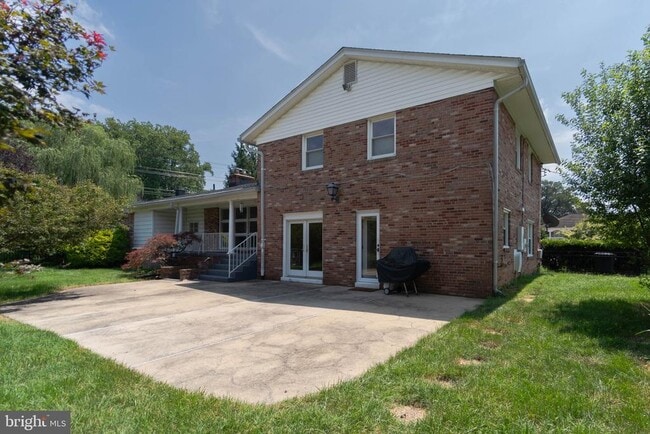 Building Photo - 610 Valley Brook Dr