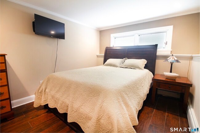 Building Photo - 14 Lake Dr N