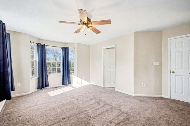 Building Photo - Move-in Special: $100 off of the first month's rent Spacious End-Unit 4 Bedroom Townhome for Rent...
