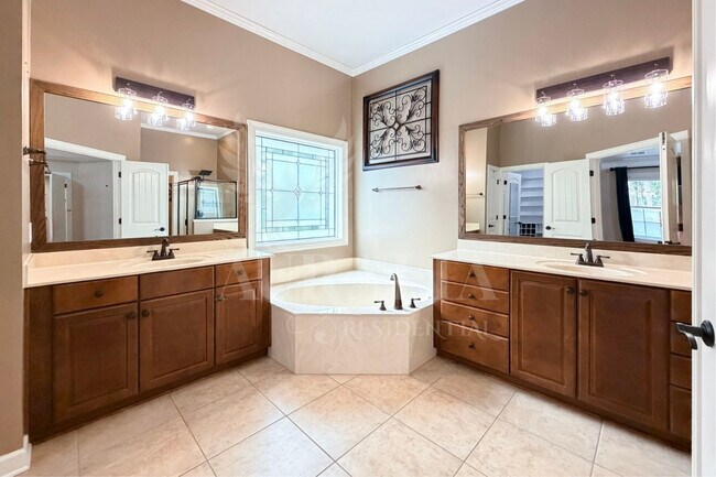 Building Photo - 5604 Pine Rock Ct