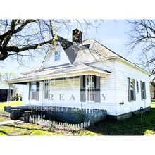 Building Photo - QUAINT, COZY SPACE