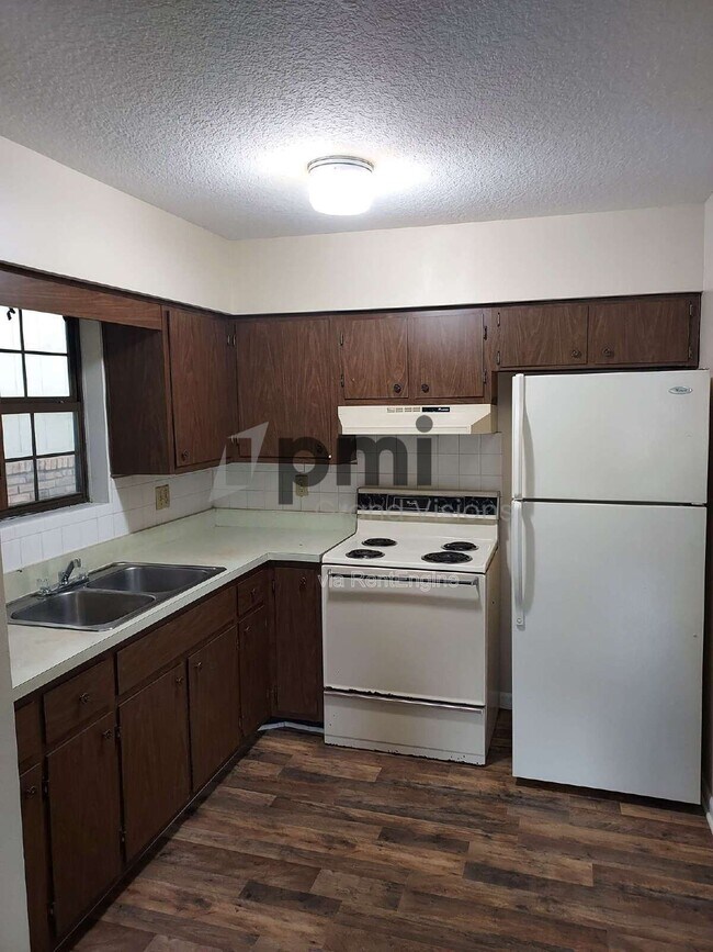 Building Photo - 333 Southland Dr